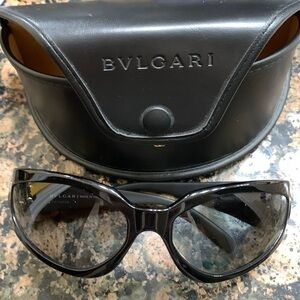 Bvlgari Womens Black Sunglasses and case 🔴